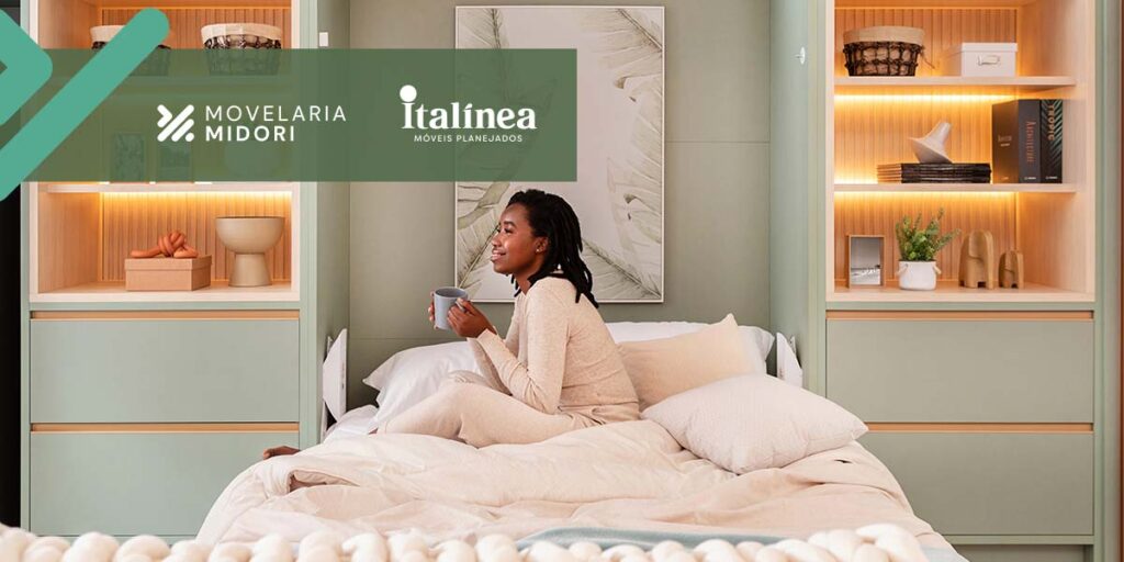 Mulher num quarto de solteiro planejado Movelaria Midori Italínea