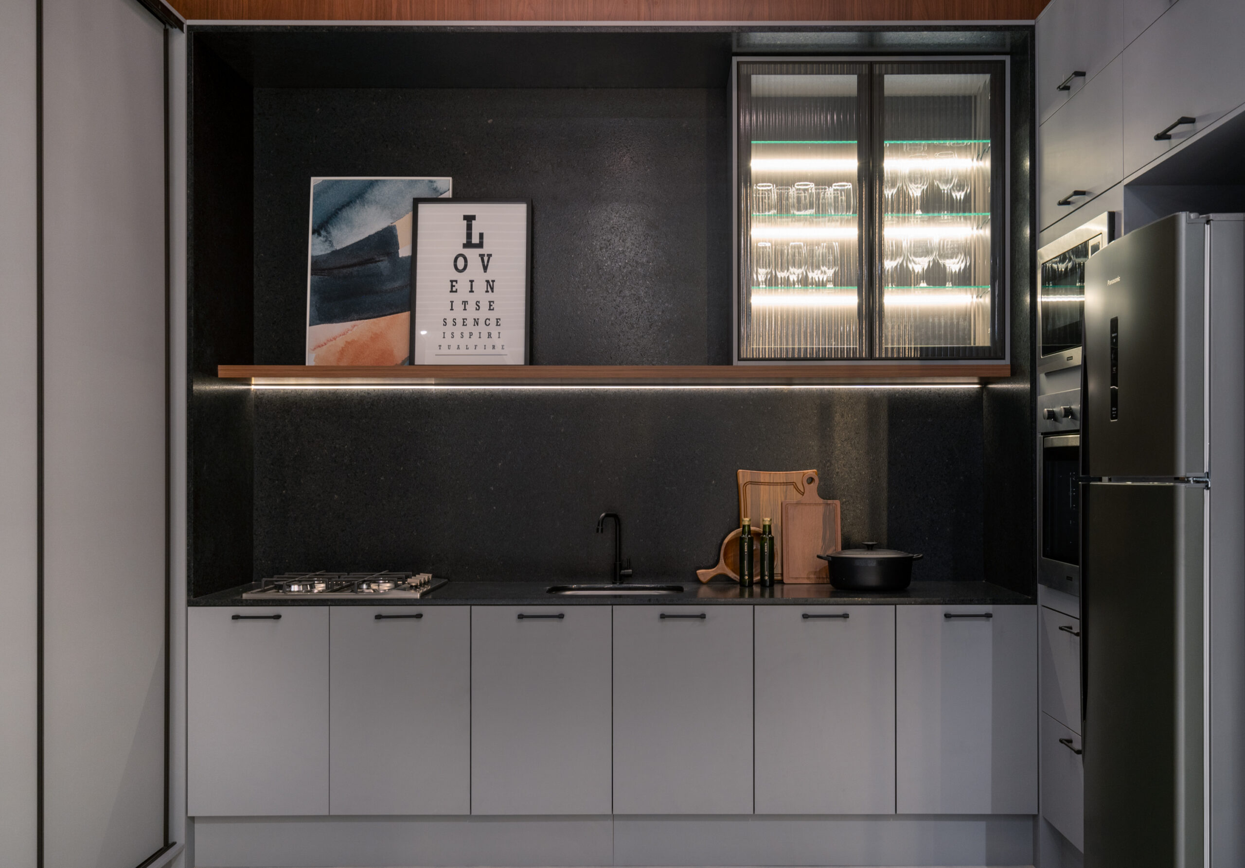 cozinha planejada pequena com armários de cozinha modulada