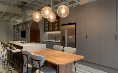 Cozinha em móveis modulados com abajures - Movelaria Midori Aclimação - São Paulo